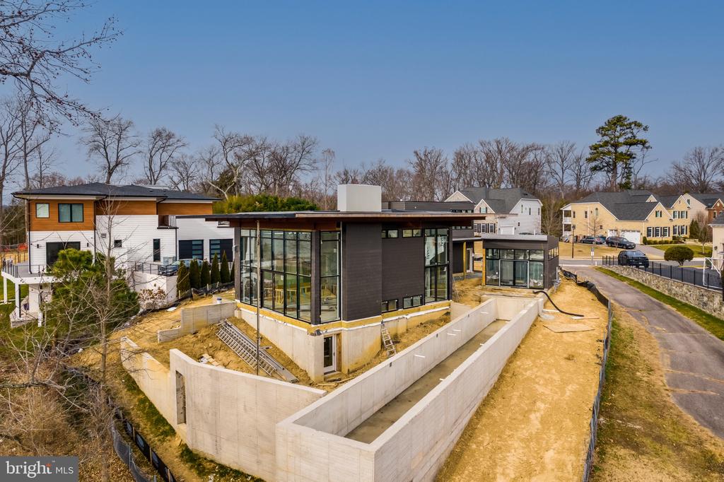 9433 FERRY LANDING COURT