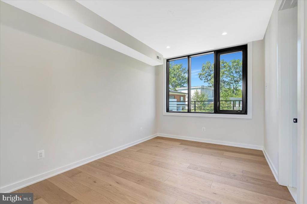 9433 FERRY LANDING COURT