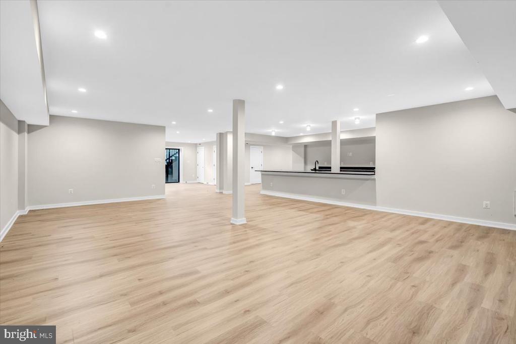 9433 FERRY LANDING COURT