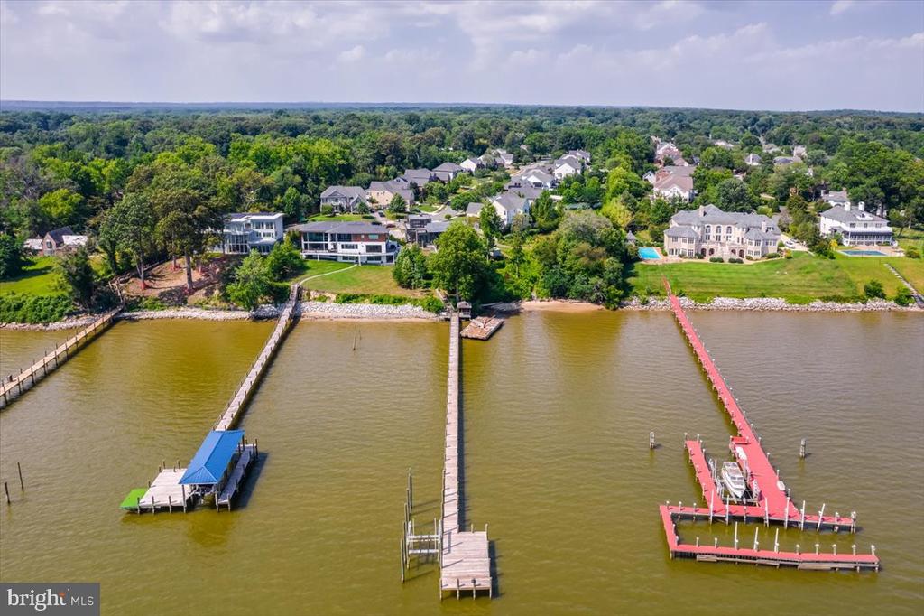 9433 FERRY LANDING COURT