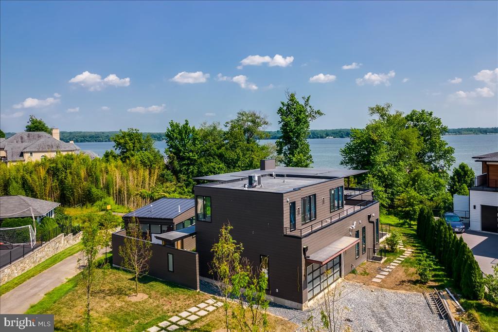 9433 FERRY LANDING COURT