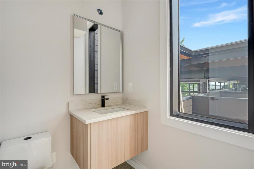 9433 FERRY LANDING COURT