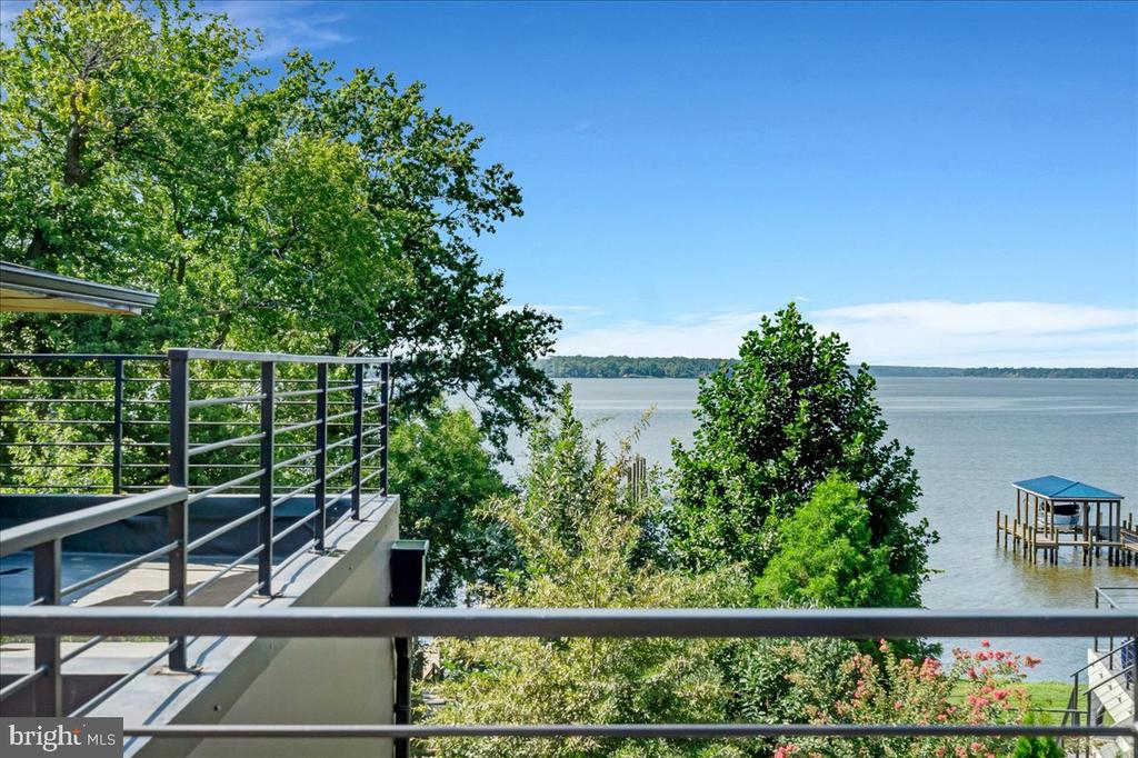 9433 FERRY LANDING COURT