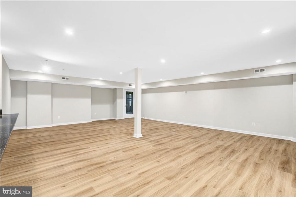 9433 FERRY LANDING COURT