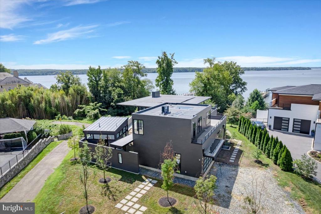 9433 FERRY LANDING COURT