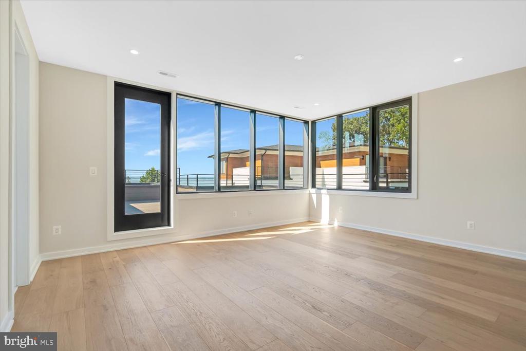 9433 FERRY LANDING COURT