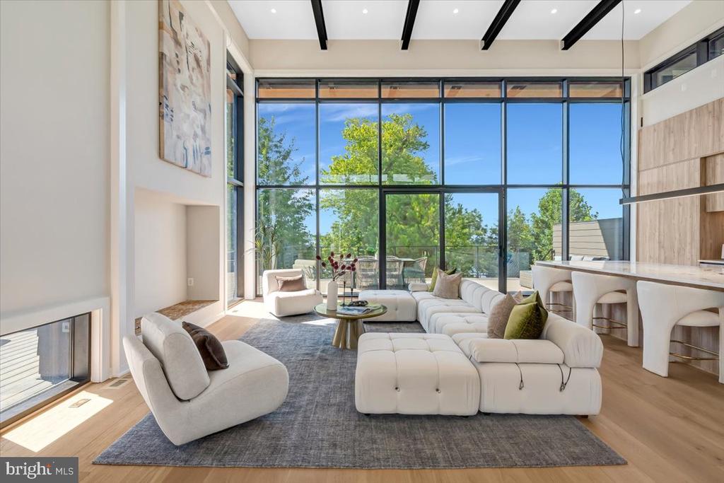 9433 FERRY LANDING COURT