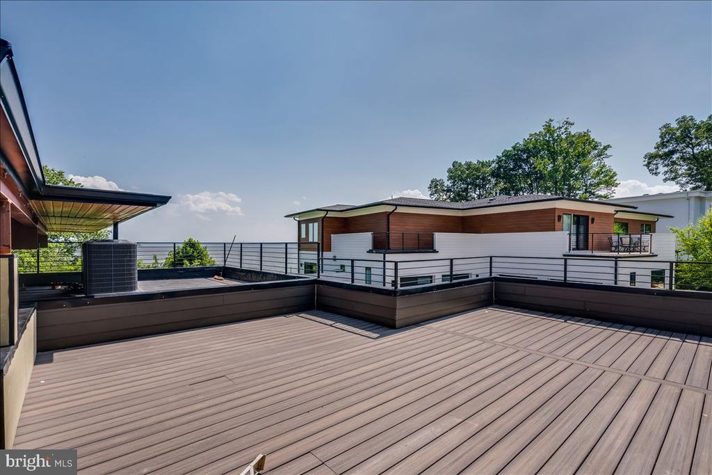 9433 FERRY LANDING COURT