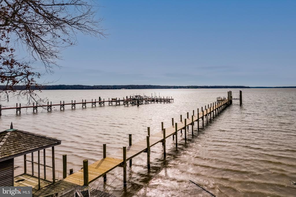 9433 FERRY LANDING COURT