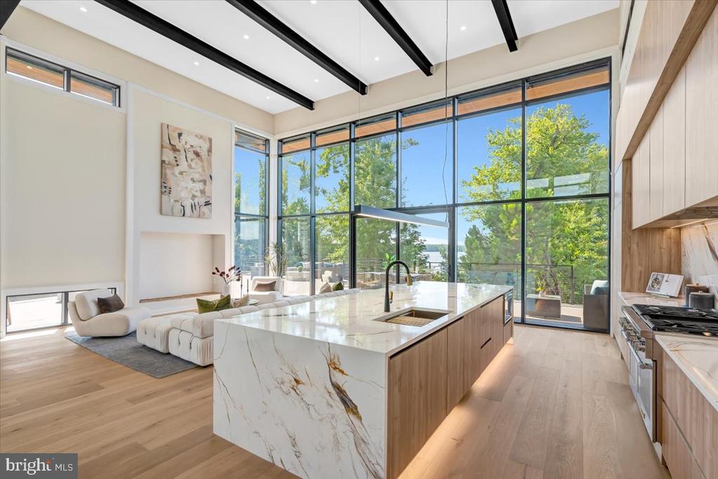 9433 FERRY LANDING COURT