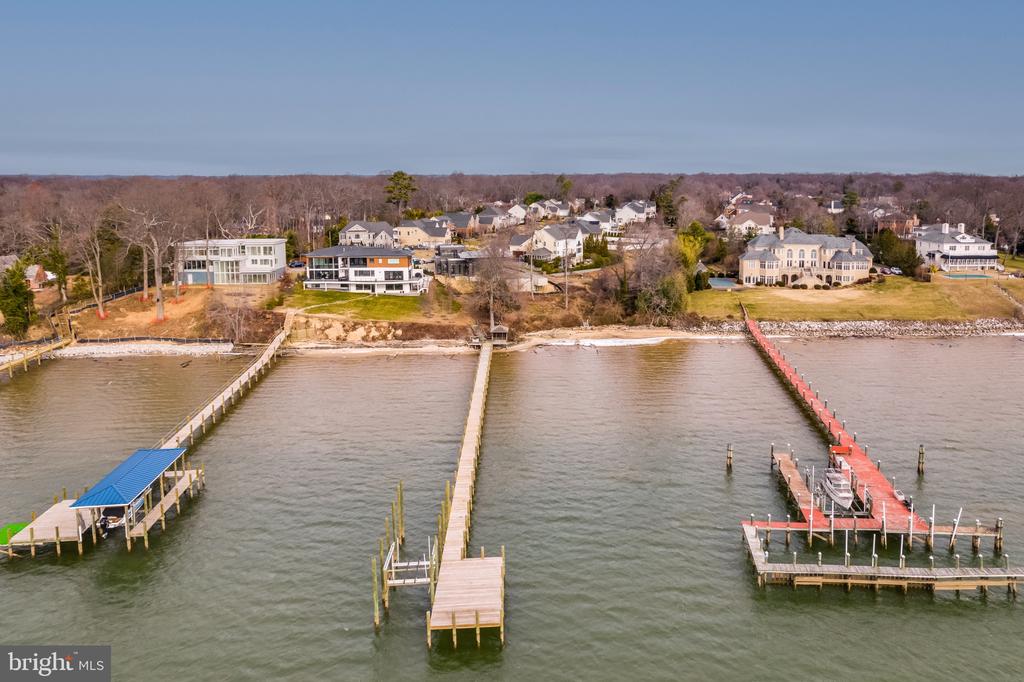 9433 FERRY LANDING COURT