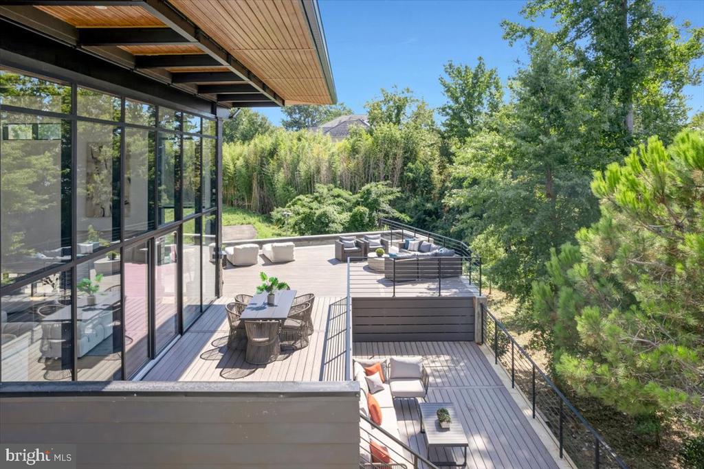9433 FERRY LANDING COURT