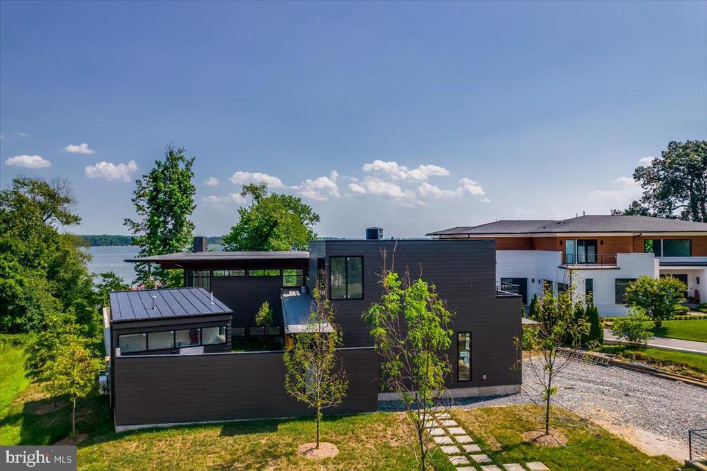 9433 FERRY LANDING COURT