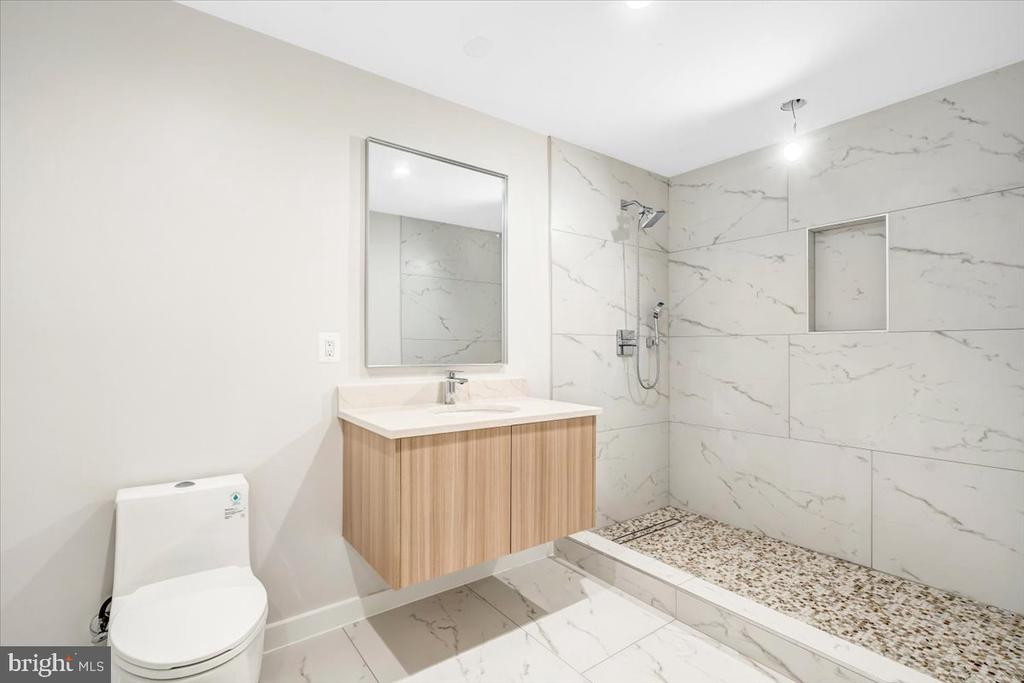 9433 FERRY LANDING COURT