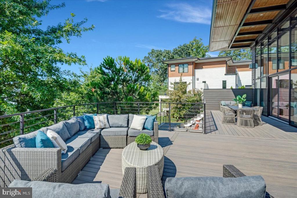 9433 FERRY LANDING COURT