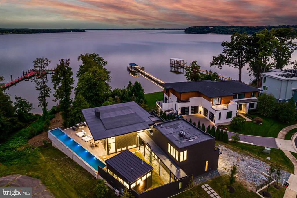 9433 FERRY LANDING COURT