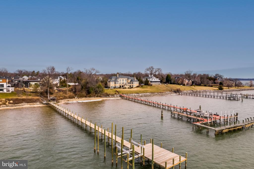 9433 FERRY LANDING COURT