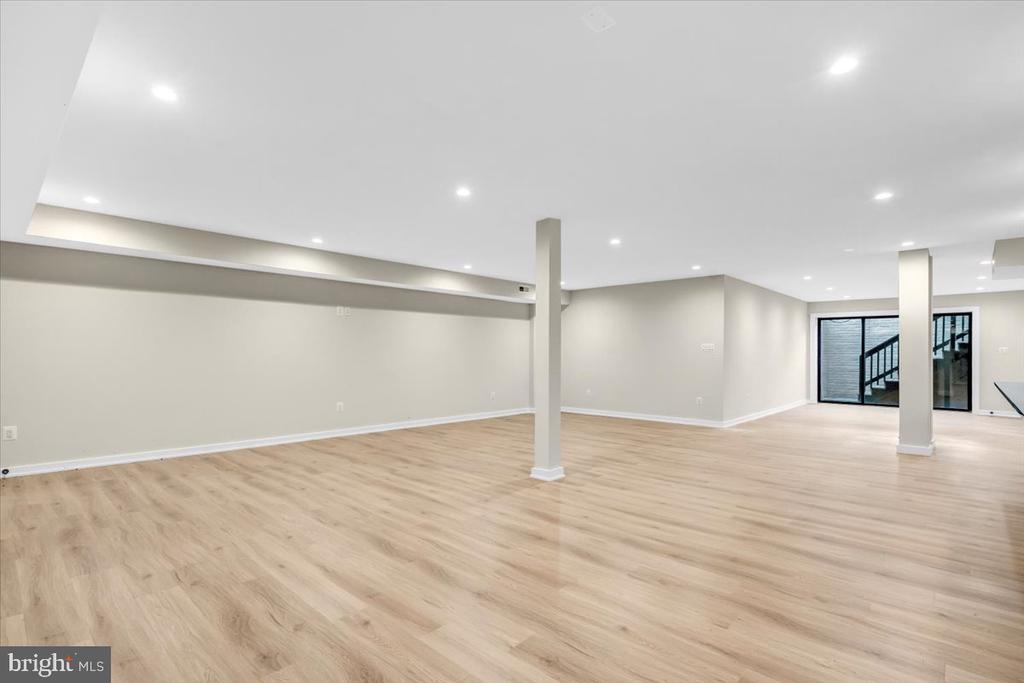 9433 FERRY LANDING COURT