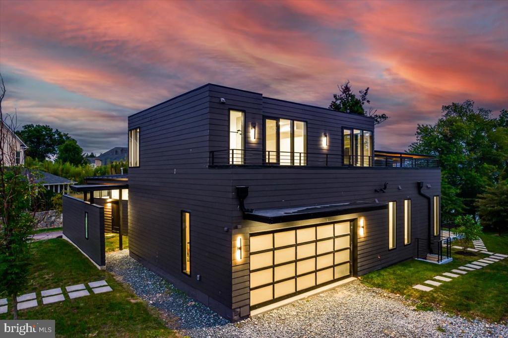 9433 FERRY LANDING COURT