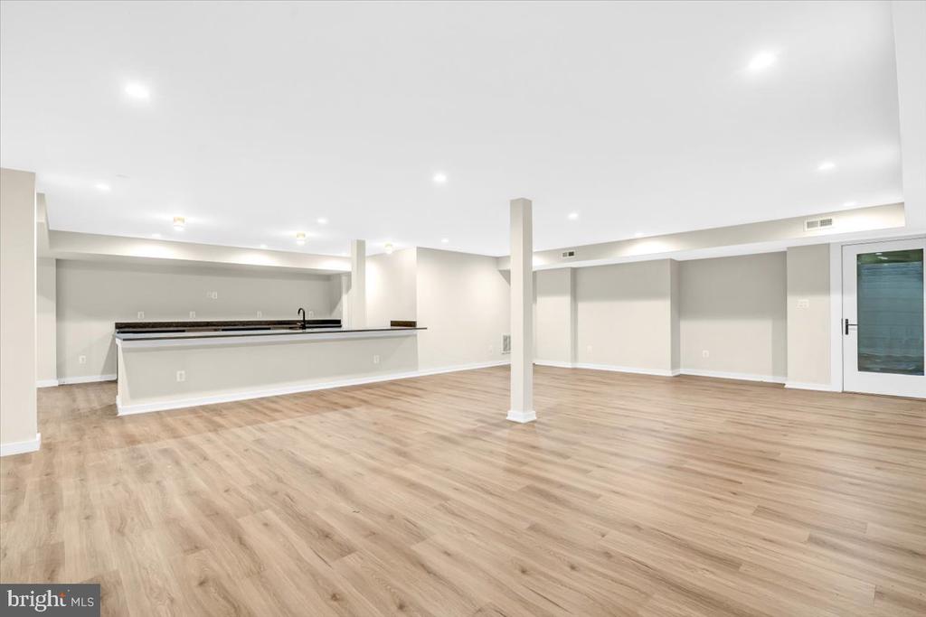 9433 FERRY LANDING COURT