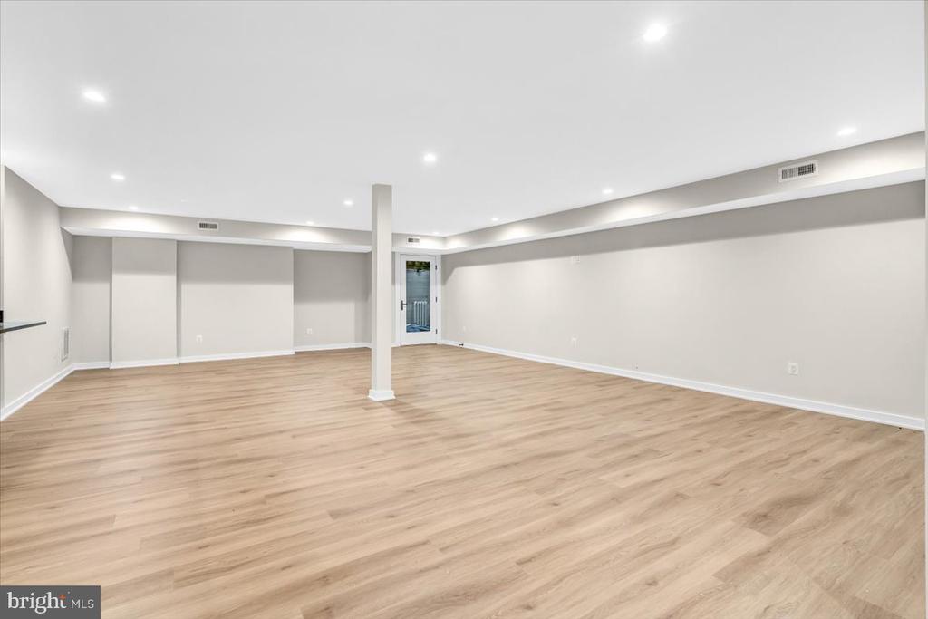 9433 FERRY LANDING COURT