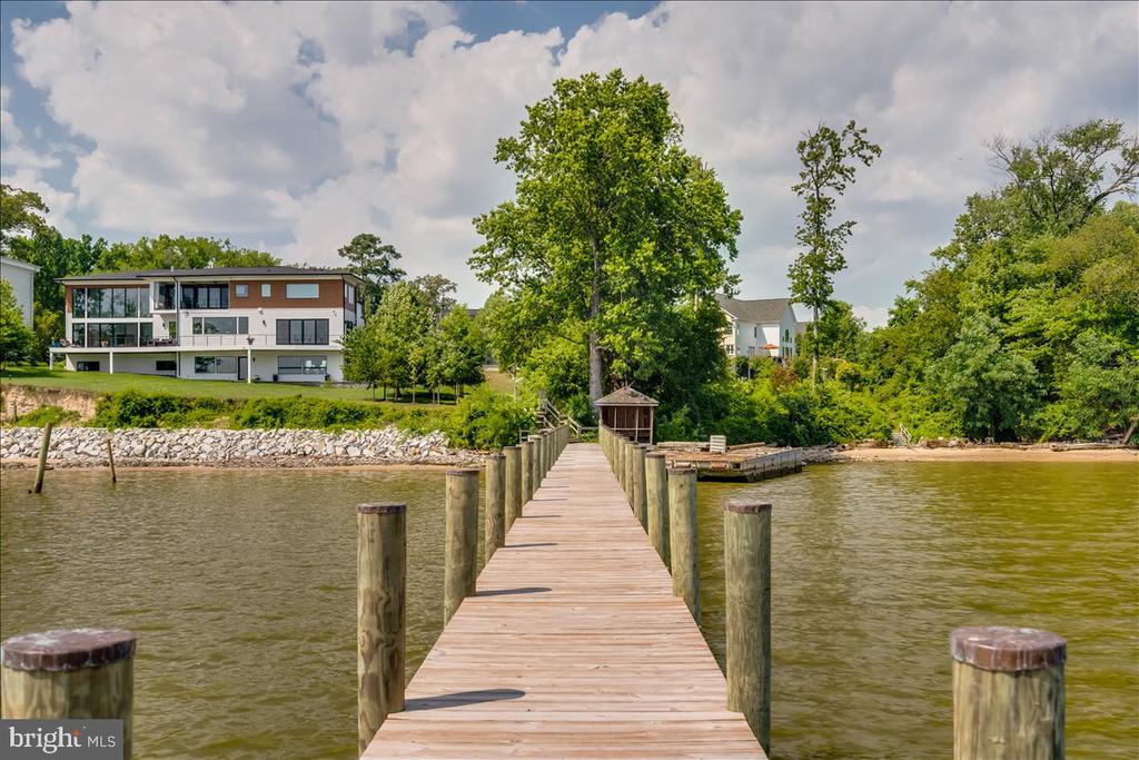 9433 FERRY LANDING COURT