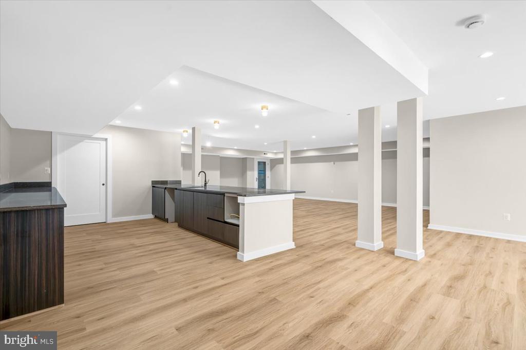 9433 FERRY LANDING COURT