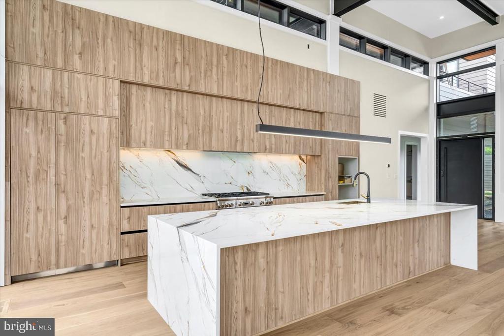 9433 FERRY LANDING COURT