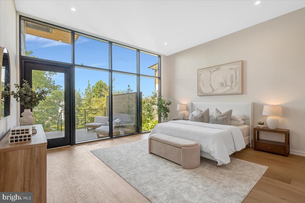 9433 FERRY LANDING COURT