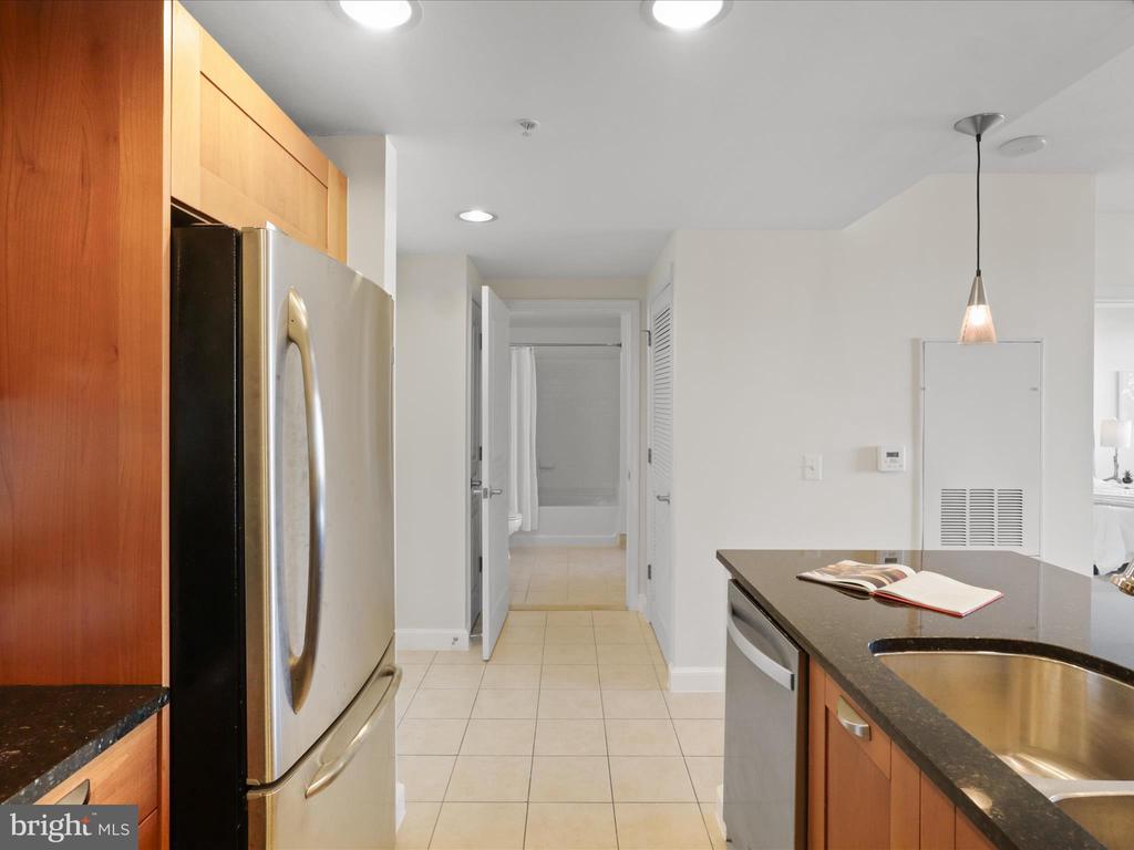 2451 MIDTOWN AVENUE 921