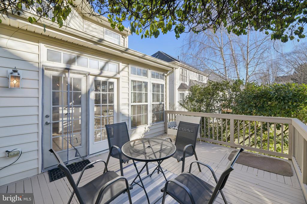 5564 LA VISTA DRIVE