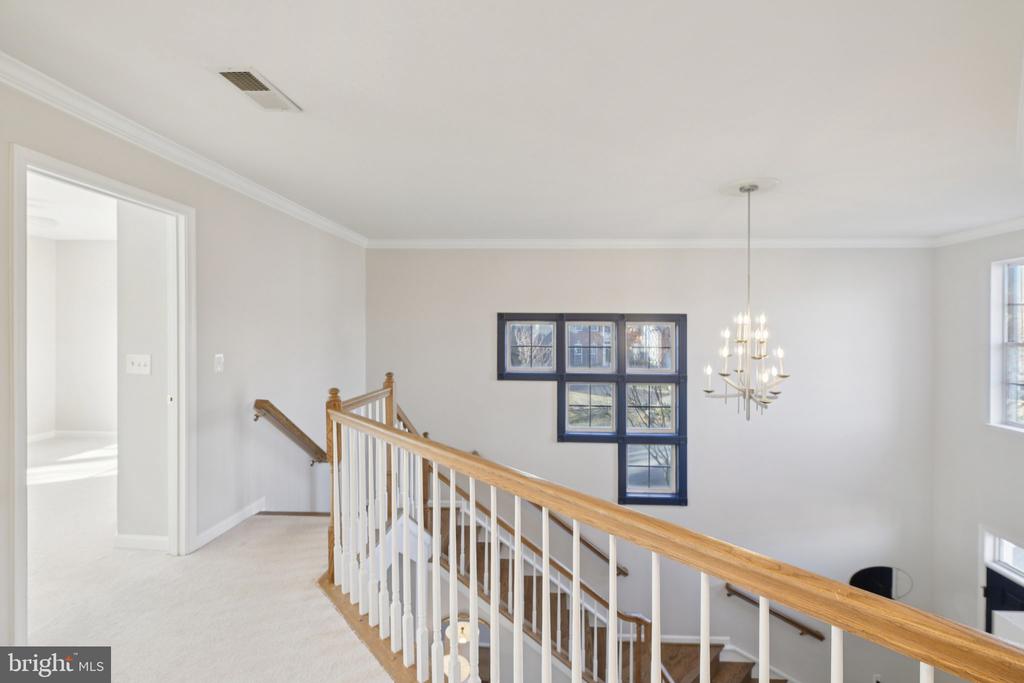 5564 LA VISTA DRIVE