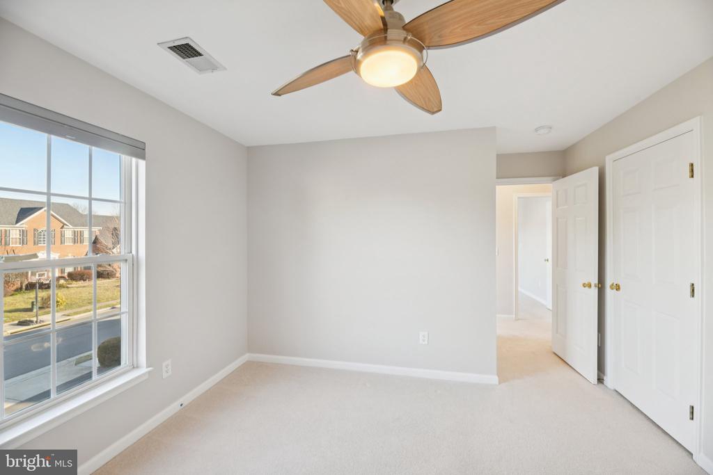 5564 LA VISTA DRIVE