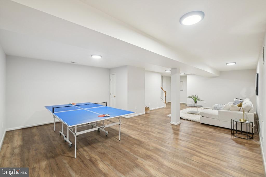5564 LA VISTA DRIVE