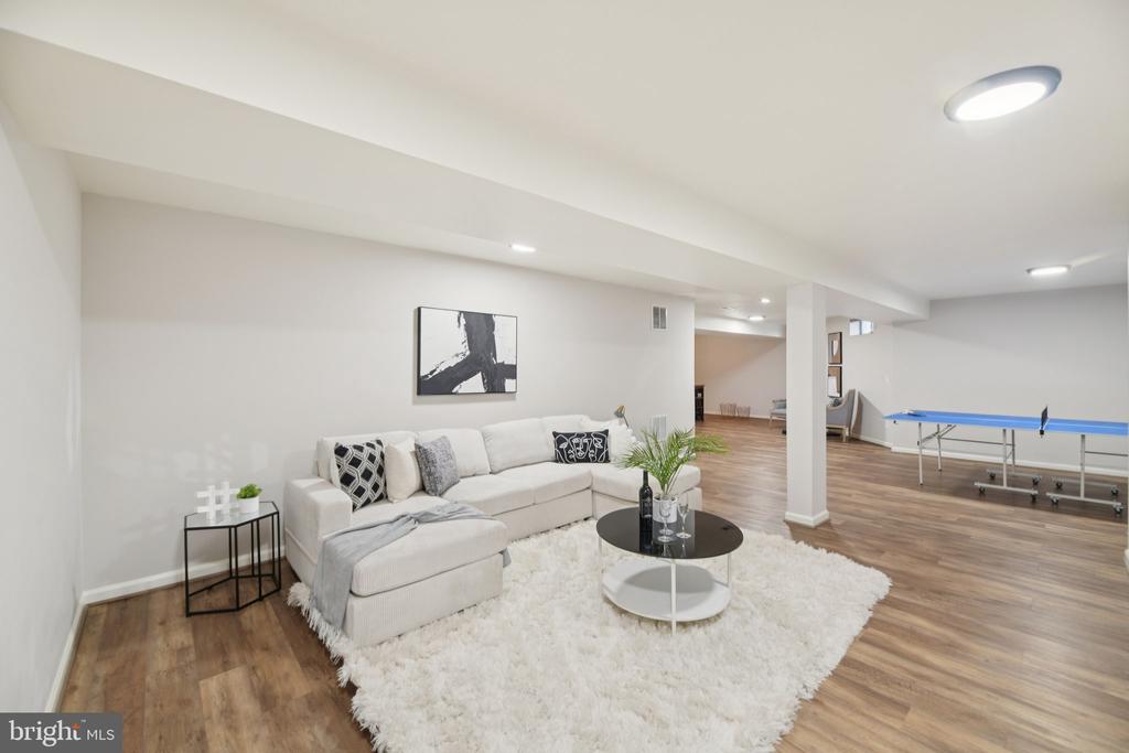 5564 LA VISTA DRIVE