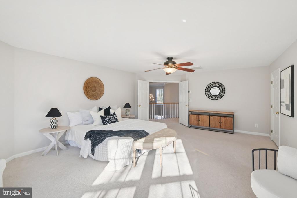 5564 LA VISTA DRIVE