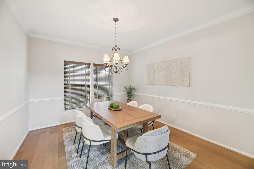 5564 LA VISTA DRIVE