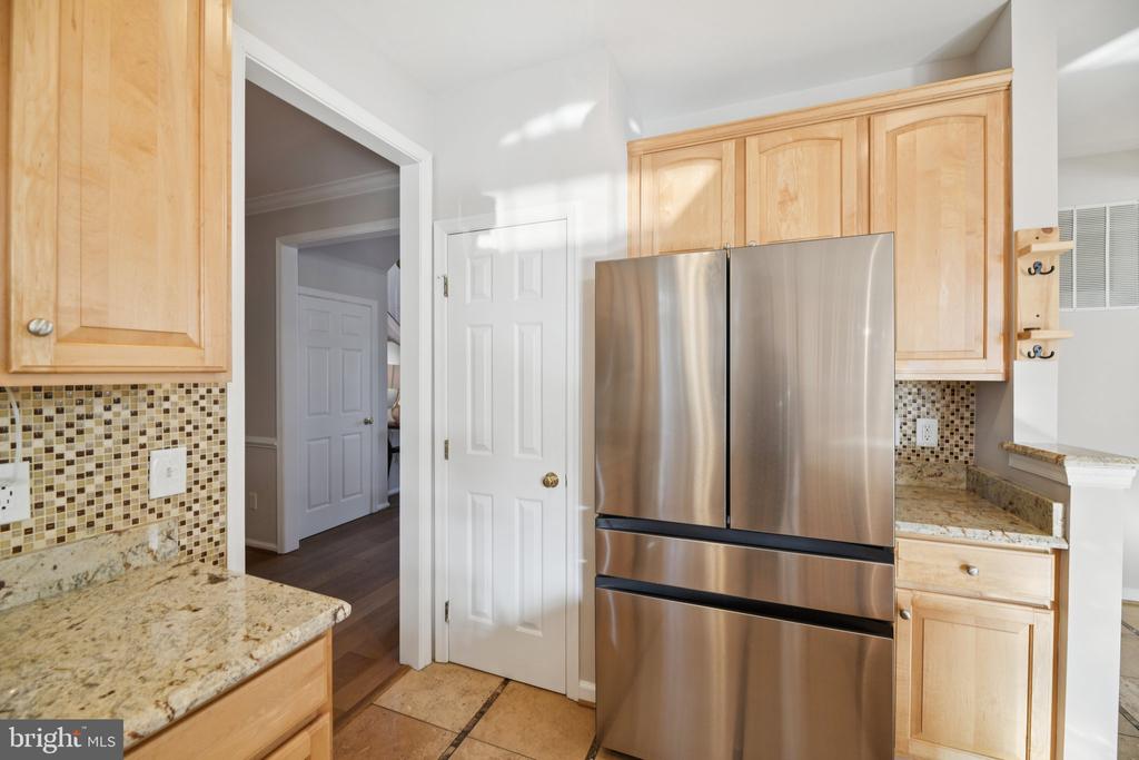 5564 LA VISTA DRIVE