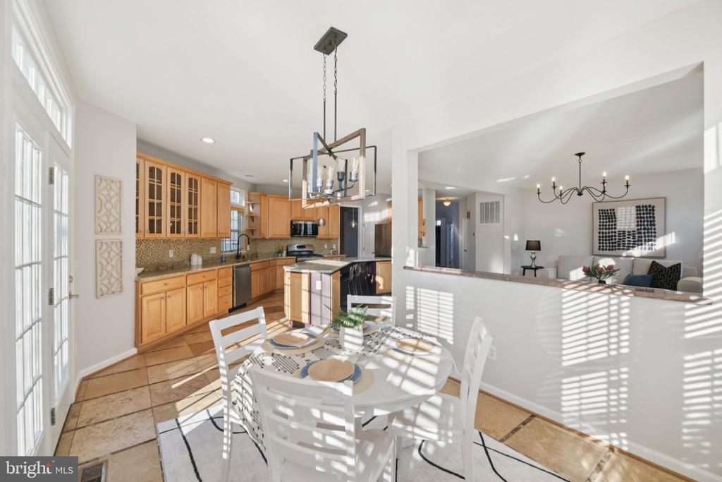 5564 LA VISTA DRIVE
