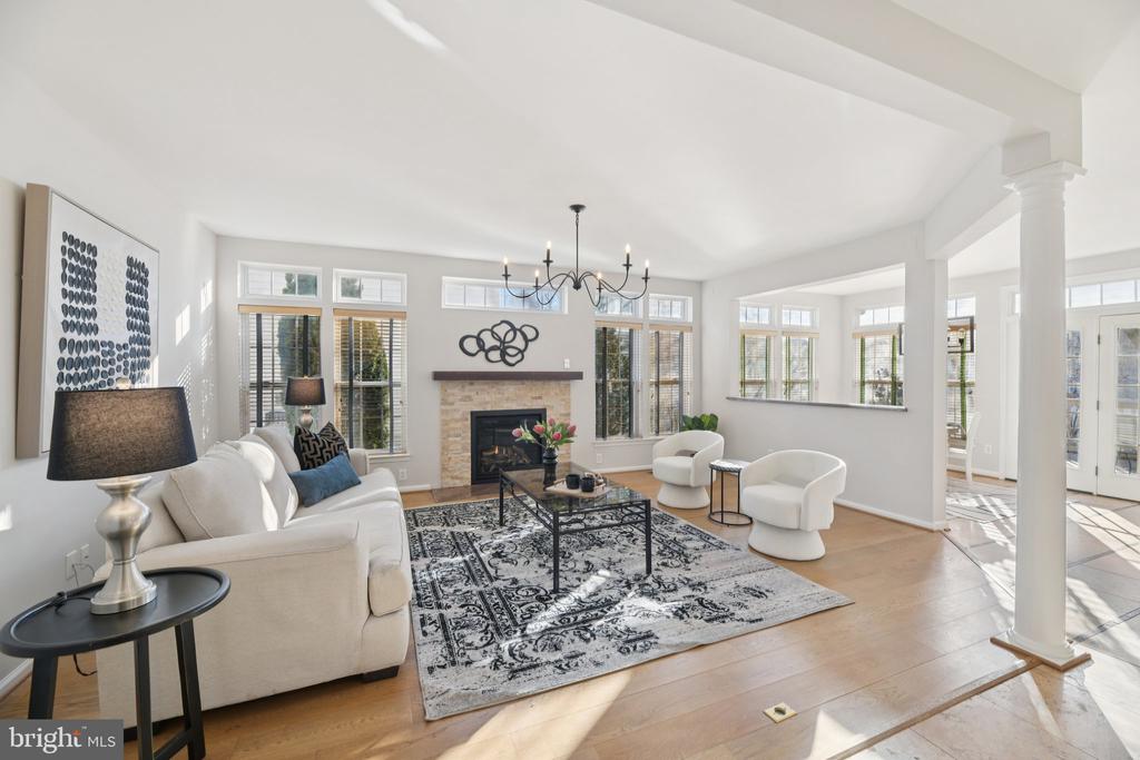 5564 LA VISTA DRIVE