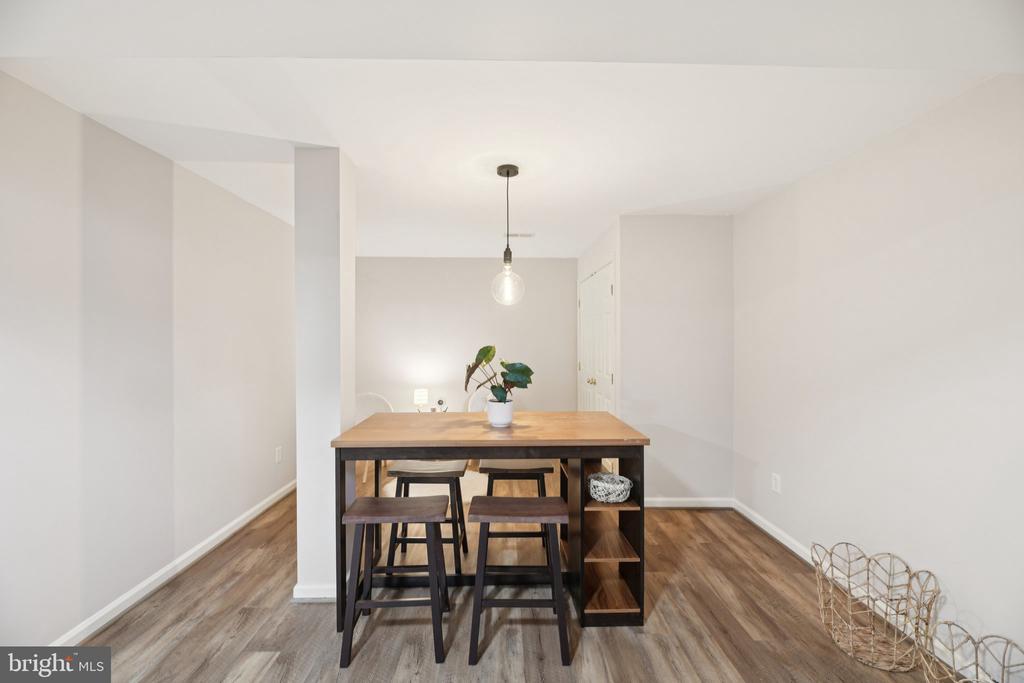 5564 LA VISTA DRIVE