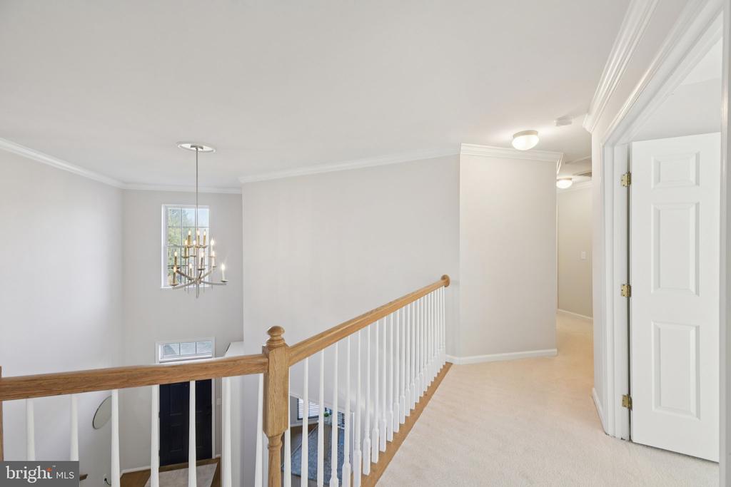 5564 LA VISTA DRIVE