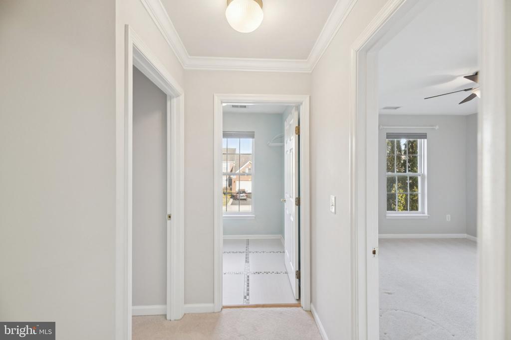 5564 LA VISTA DRIVE