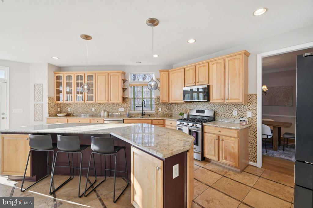 5564 LA VISTA DRIVE