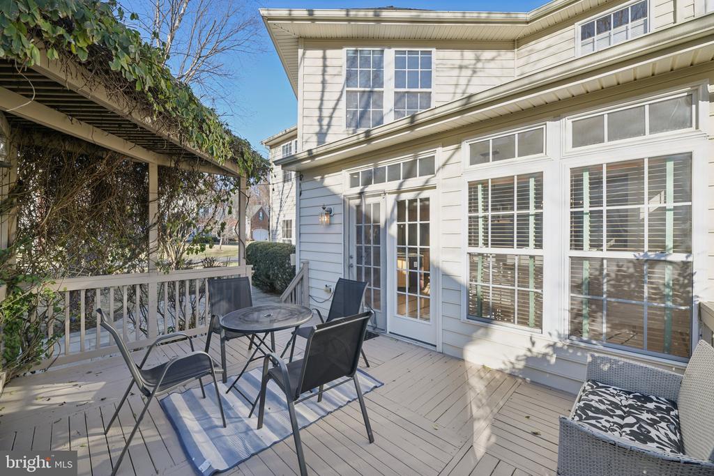 5564 LA VISTA DRIVE