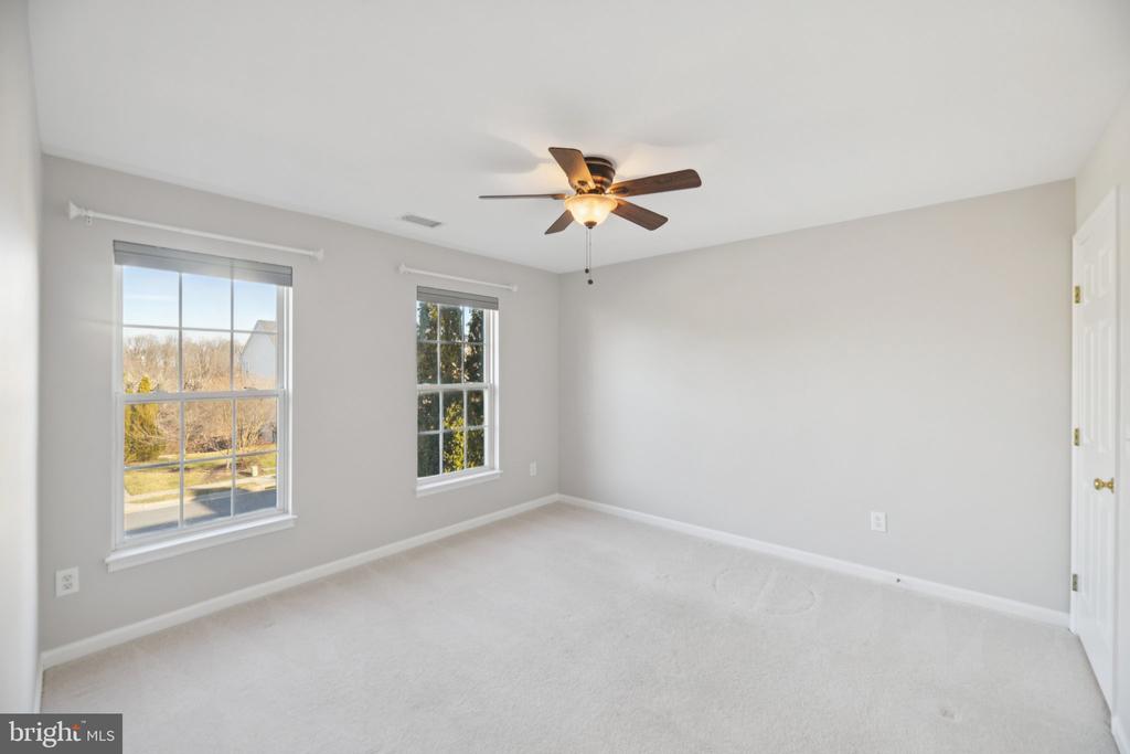 5564 LA VISTA DRIVE