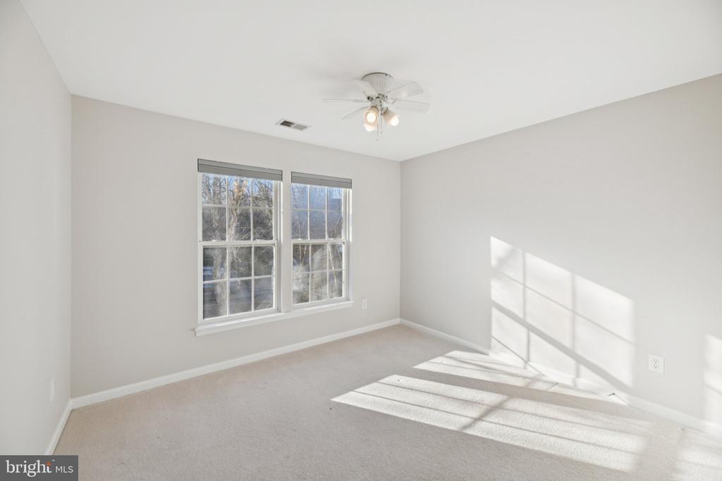 5564 LA VISTA DRIVE
