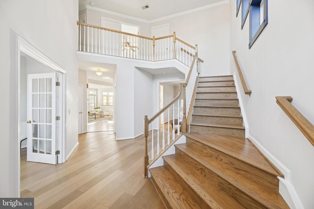 5564 LA VISTA DRIVE