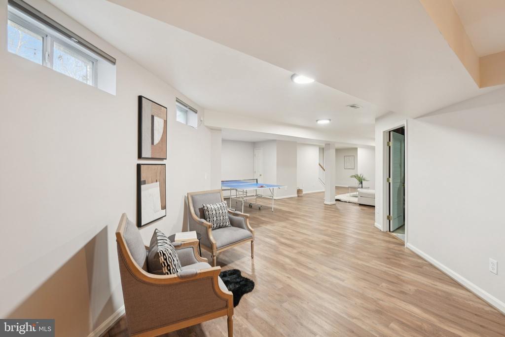 5564 LA VISTA DRIVE