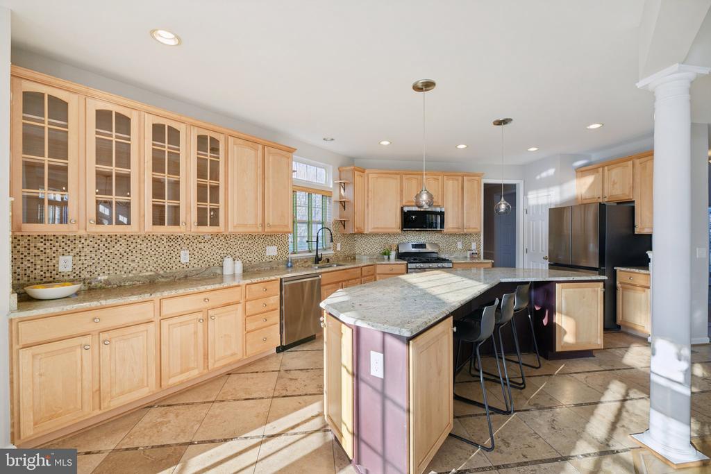 5564 LA VISTA DRIVE